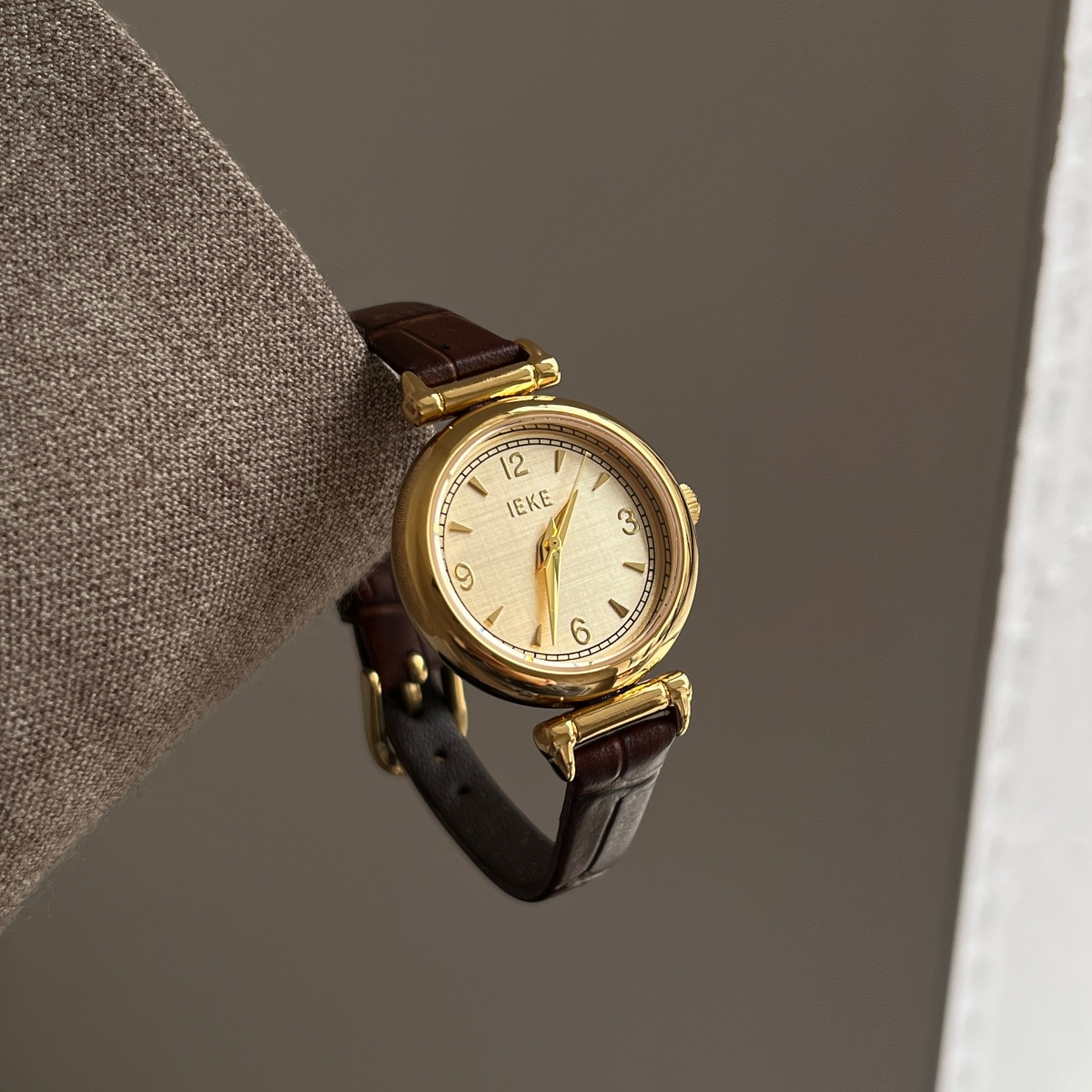 Luksusowy zegarek w stylu vint – Luxury Watch Leather Strap recenzja i cena