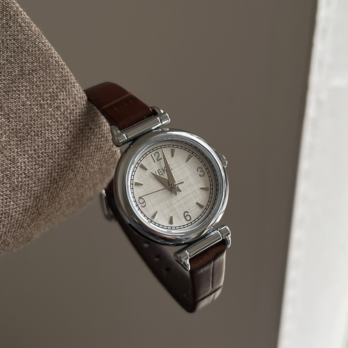 Luksusowy zegarek w stylu vint – Luxury Watch Leather Strap recenzja i cena